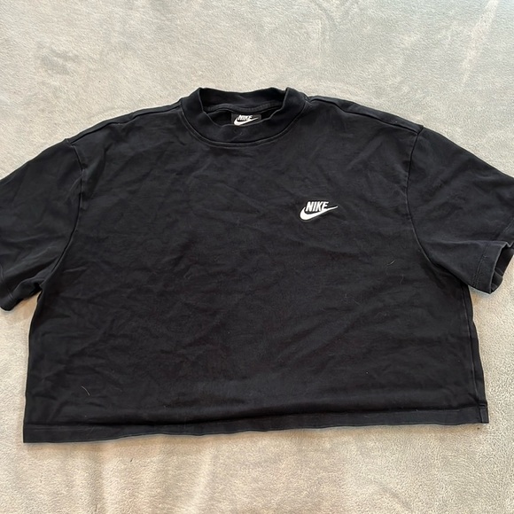 Nike cropped t shirt - Picture 1 of 1